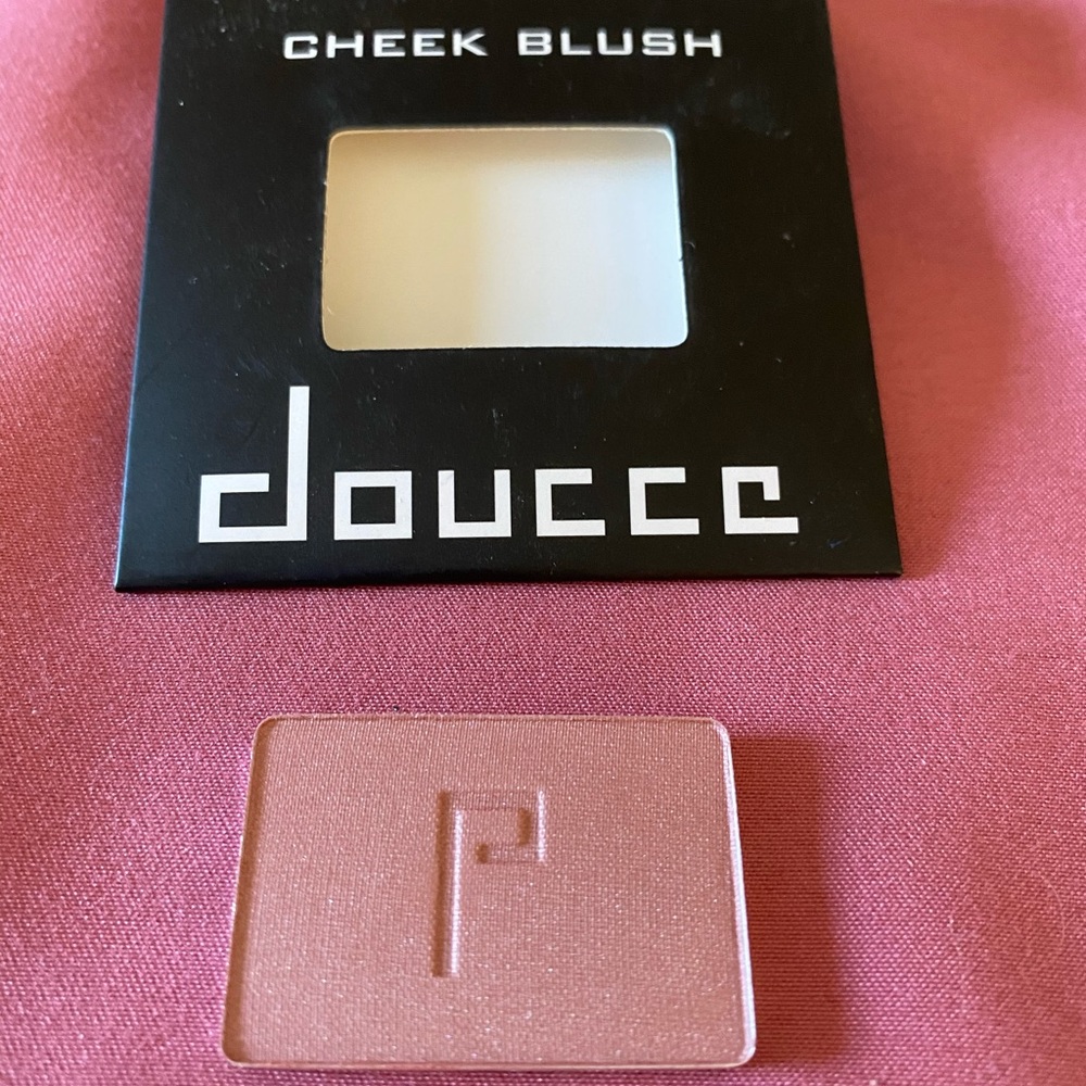 Doucce Cheek Blush in RSVP (0.12oz)